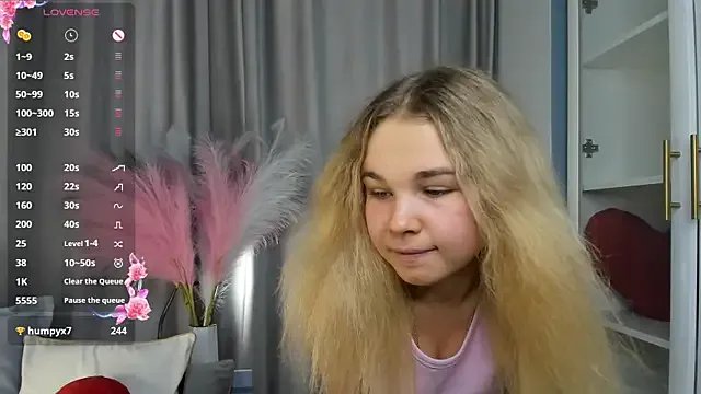 OdetteHarwick from StripChat