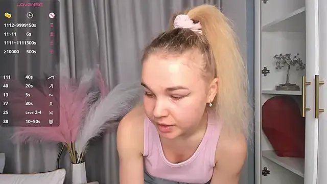 OdetteHarwick from StripChat