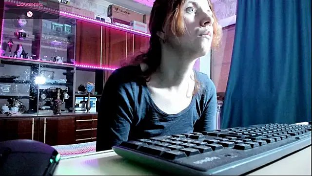 pa1e_pr1ncess from StripChat