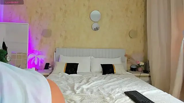 ParisSinX from StripChat