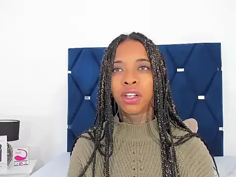 Pauline_Fox from StripChat