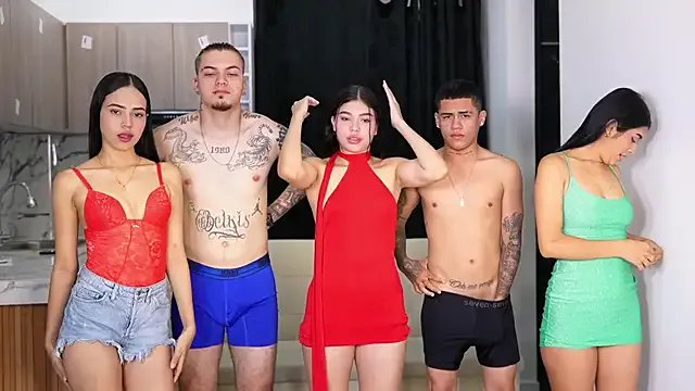 Petiteess from StripChat