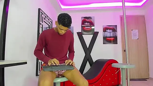 PRETTY_FEM from StripChat