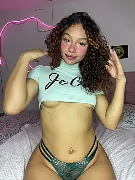 PrettyLia from StripChat