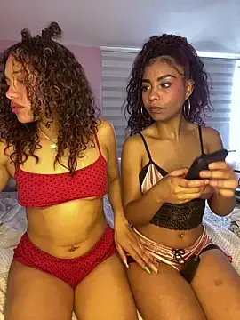 PrettyLia from StripChat