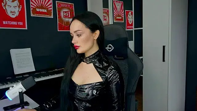 QueenAliss from StripChat