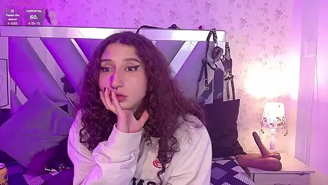  Queenjenn__ chat room