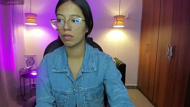 raven_stonee from StripChat