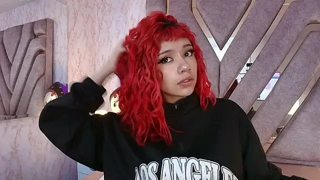 redd_pandaa from StripChat