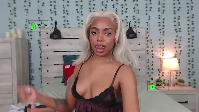 RobynKnight from StripChat