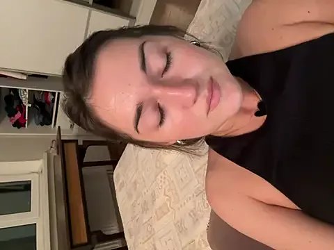 RoseViki from StripChat