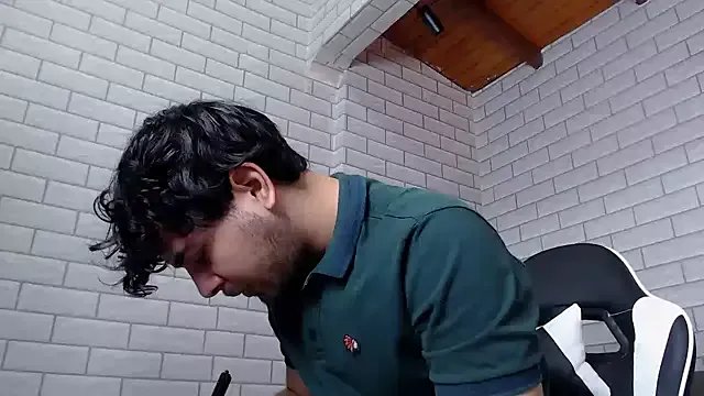 Samir_bear from StripChat