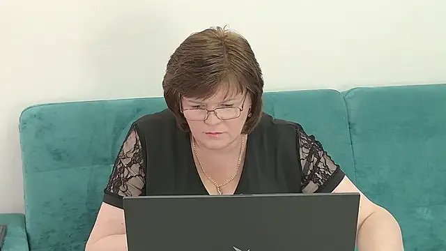 Sandra_Sunrise from StripChat