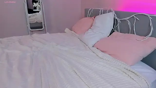 Sara_Robinson from StripChat