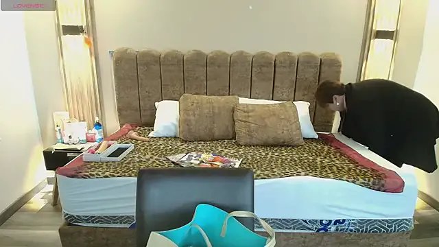 Sasharosee2 from StripChat