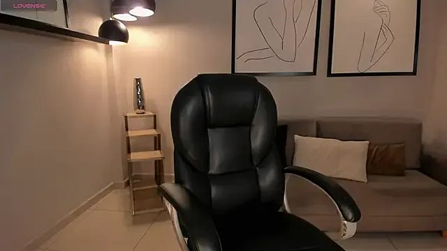 SavannahStorm from StripChat