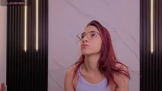 Scarlet_Red_ from StripChat