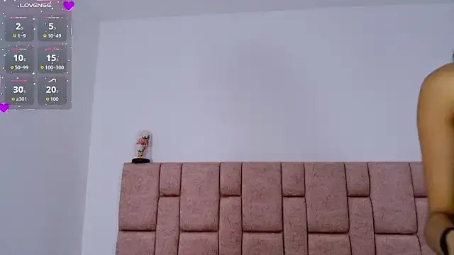 ScarlettLuxe from StripChat