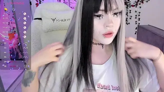 SelenaCute from StripChat