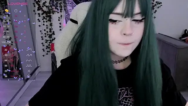 SelenaCute from StripChat