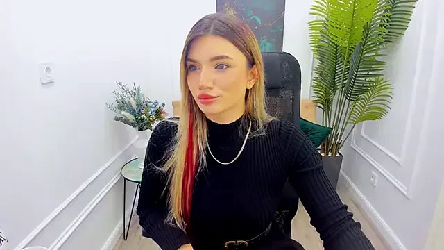 SelenaeMoore from StripChat