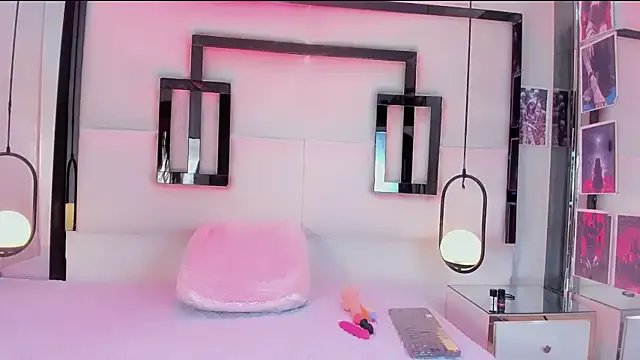 SerenaWild1 from StripChat