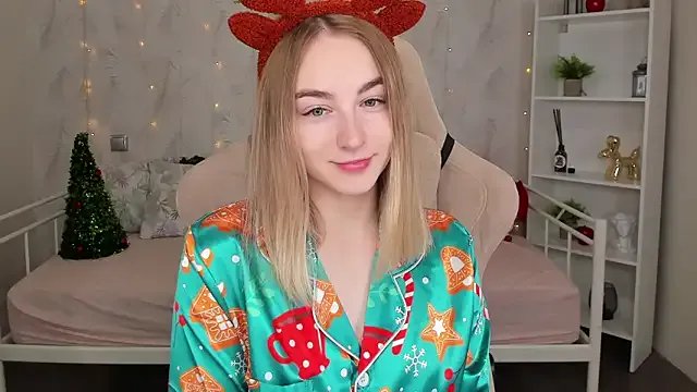 Shy_Polly from StripChat
