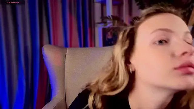 SilentHowl from StripChat