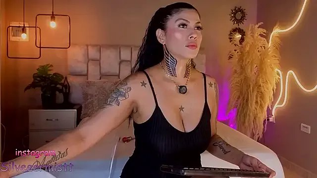 Silvermistt from StripChat