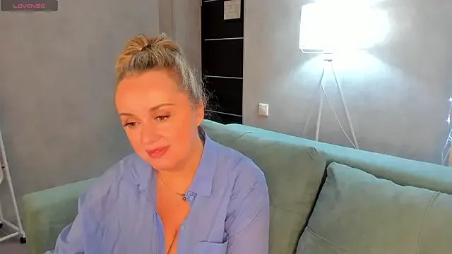 Sky_Kuper from StripChat