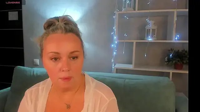 Sky_Kuper from StripChat