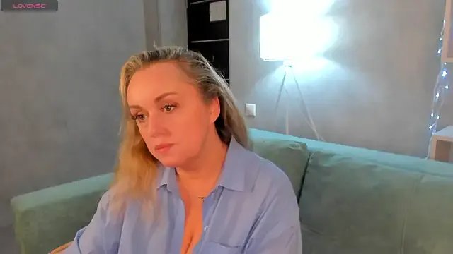 Sky_Kuper from StripChat