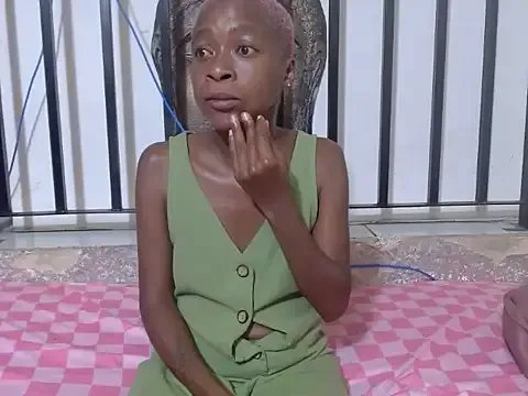 slenderbee2005 from StripChat