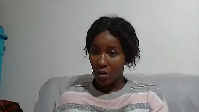 sluttylaura21 from StripChat