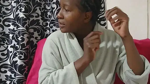 sluttylaura21 from StripChat