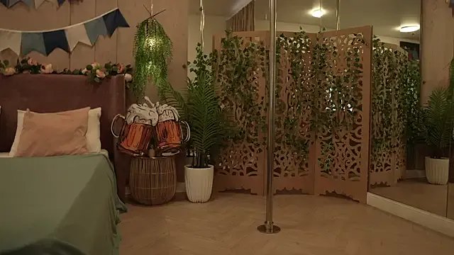 Smiley_Mia from StripChat