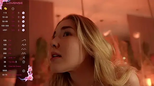 Smiley_Mia from StripChat