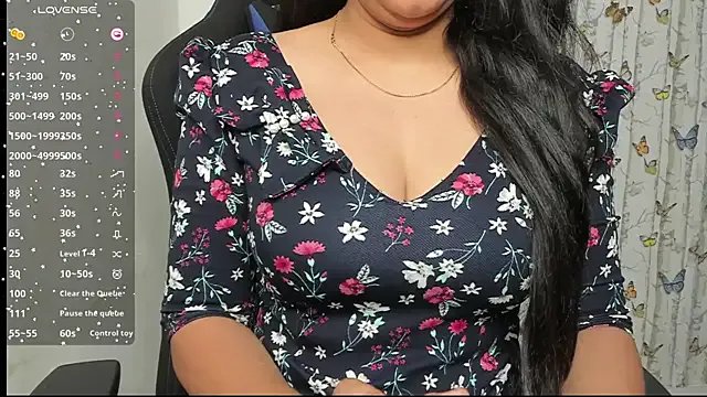 Smiley_Riya from StripChat