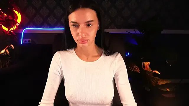 Snow_WhiteeeX from StripChat