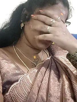 sweetqueen143 from StripChat