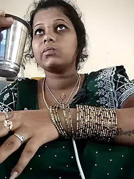 sweetqueen143 from StripChat