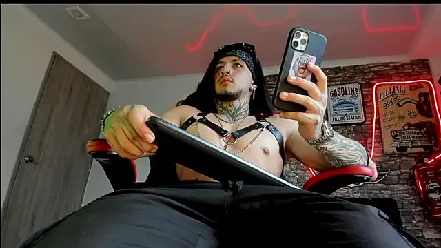 the_beast_master_ from StripChat