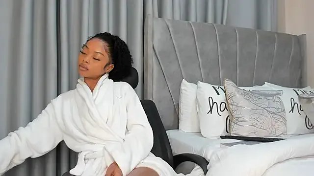 thee_sexy_goddess from StripChat