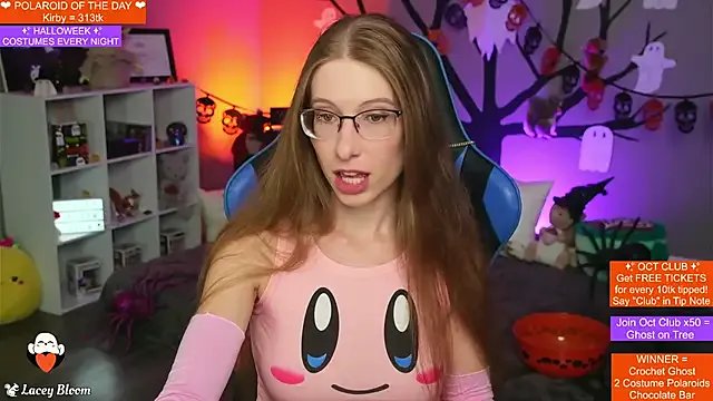 TheLaceyBloom from StripChat