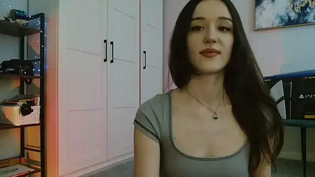 Tinybutt5368 from StripChat