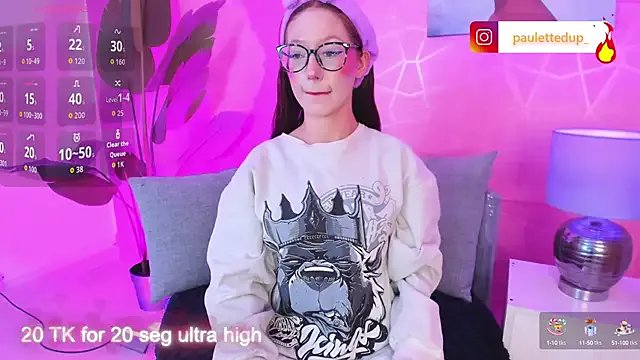 Trixiroy from StripChat