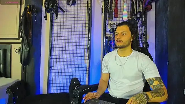 Twisted_Fantasy from StripChat