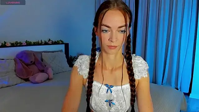 Undertheskin from StripChat