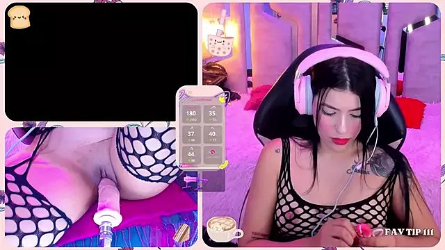 ValentinaGames from StripChat