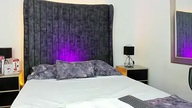 VanessaParis__ from StripChat